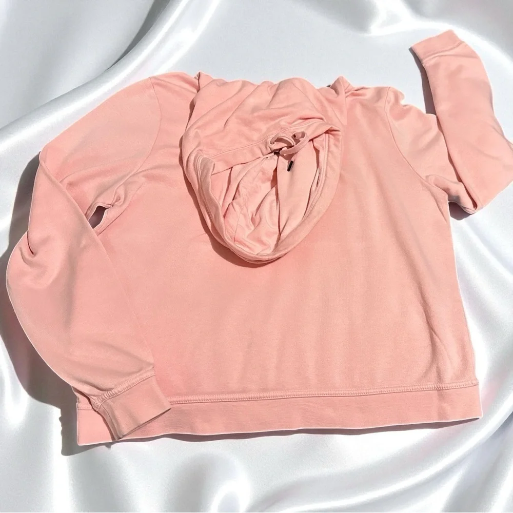 400 Nike | NWOT Blush Pink Graphic Pullover Hoodie (Size M)
